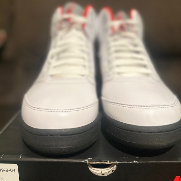 Throwback Jordan - Picture 3 of 4